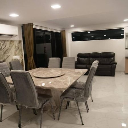 Stayhaven Starmount 4Bhk & Pool Мумбаї Екстер'єр фото