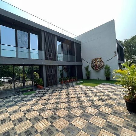 Stayhaven Starmount 4Bhk & Pool Мумбаї Екстер'єр фото