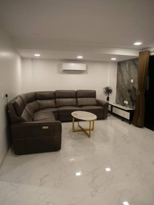 Stayhaven Starmount 4Bhk & Pool Мумбаї Екстер'єр фото