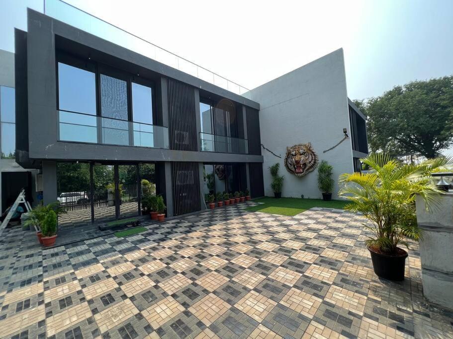 Stayhaven Starmount 4Bhk & Pool Мумбаї Екстер'єр фото