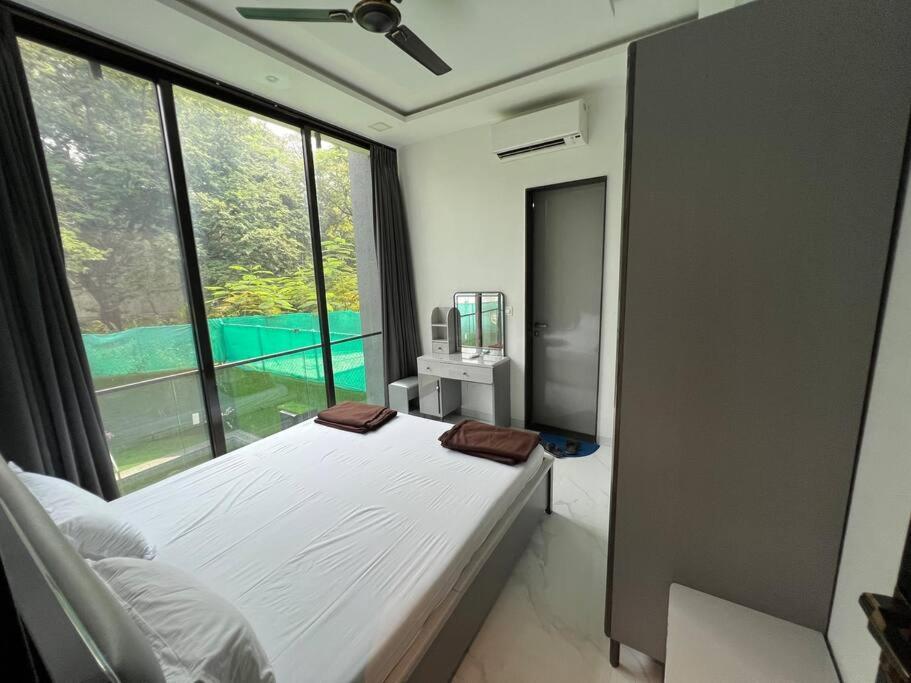 Stayhaven Starmount 4Bhk & Pool Мумбаї Екстер'єр фото