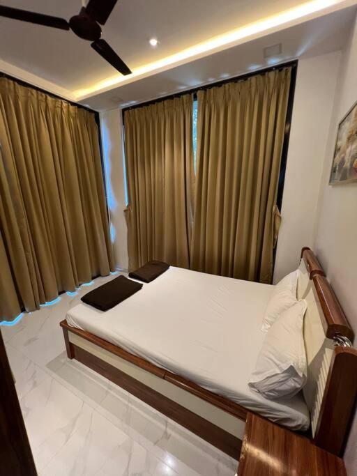 Stayhaven Starmount 4Bhk & Pool Мумбаї Екстер'єр фото