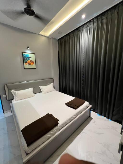 Stayhaven Starmount 4Bhk & Pool Мумбаї Екстер'єр фото