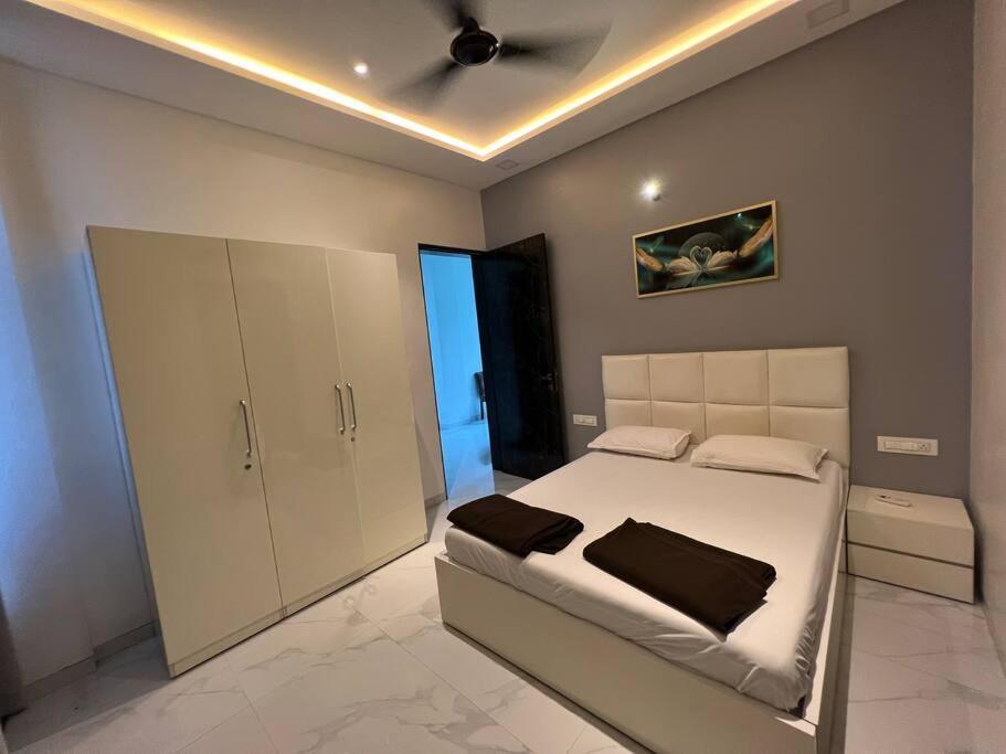Stayhaven Starmount 4Bhk & Pool Мумбаї Екстер'єр фото