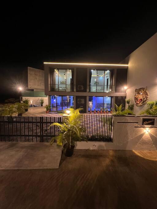Stayhaven Starmount 4Bhk & Pool Мумбаї Екстер'єр фото