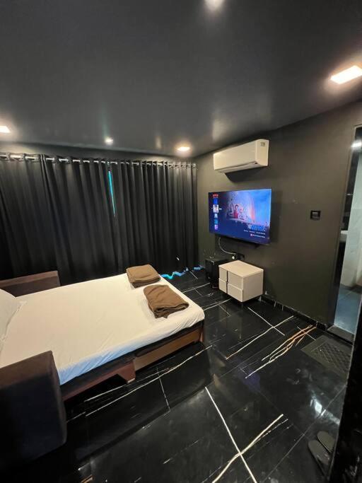 Stayhaven Starmount 4Bhk & Pool Мумбаї Екстер'єр фото