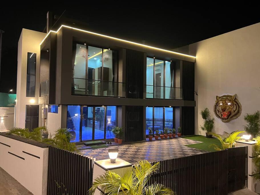 Stayhaven Starmount 4Bhk & Pool Мумбаї Екстер'єр фото